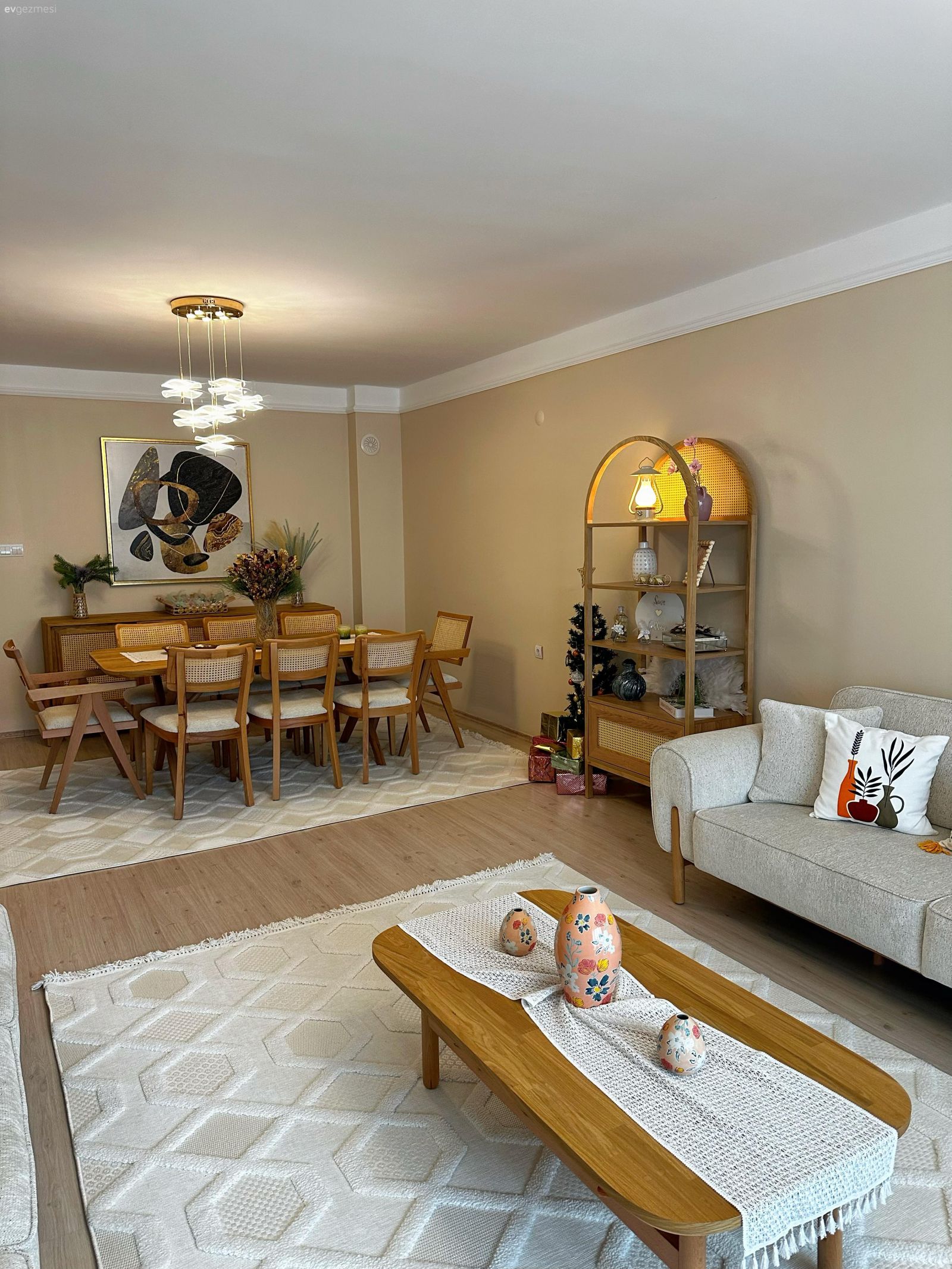 Salon, Modern, Ahşap Mobilya, Krem, Bej, Beyaz, Koltuk takımı, Orta sehpa, Sehpa, Halı, Salon halısı, Hasır dolap, Sanda