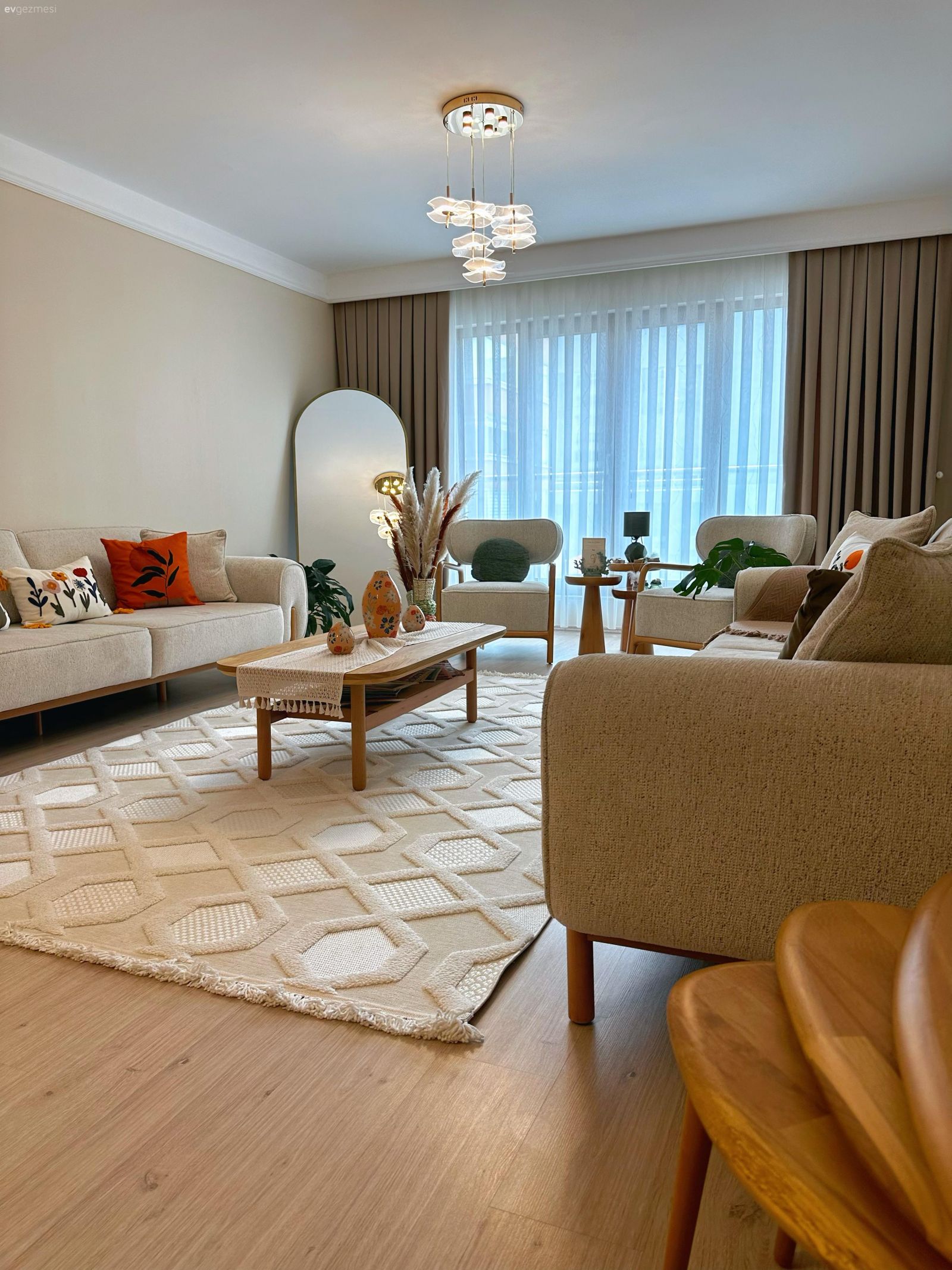 Salon, Koltuk takımı, Modern, Bej, Krem, Beyaz, Vizon, Berjer, Fon perde, Perde, Tül perde, Halı, Salon halısı, Boy ayna