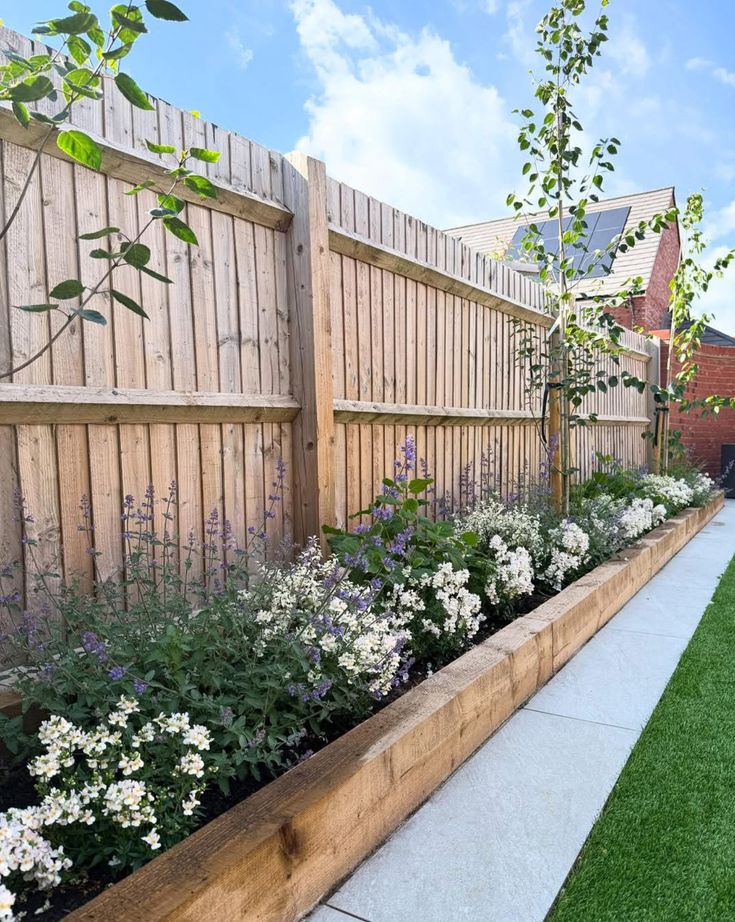 11. The Beauty of Linear Simplicity in Garden Design