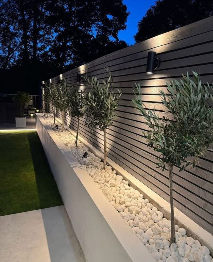 19. Where Simplicity Meets Sophistication: A Linear Garden Glow